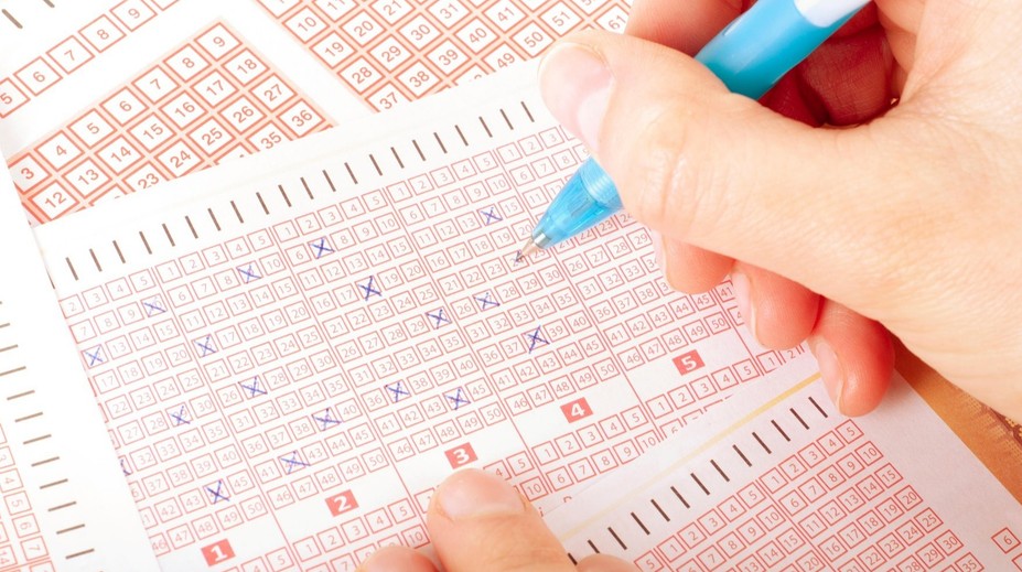 Neobvyklá výhra v loterii. Nová milionářka to od lidí na sítích schytala