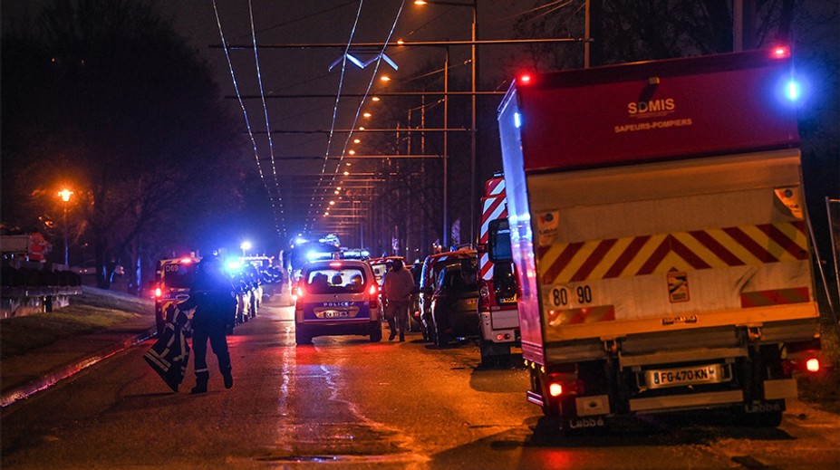 Požár spolykal bytovku ve Francii. Zemřelo deset lidí, z toho pět dětí