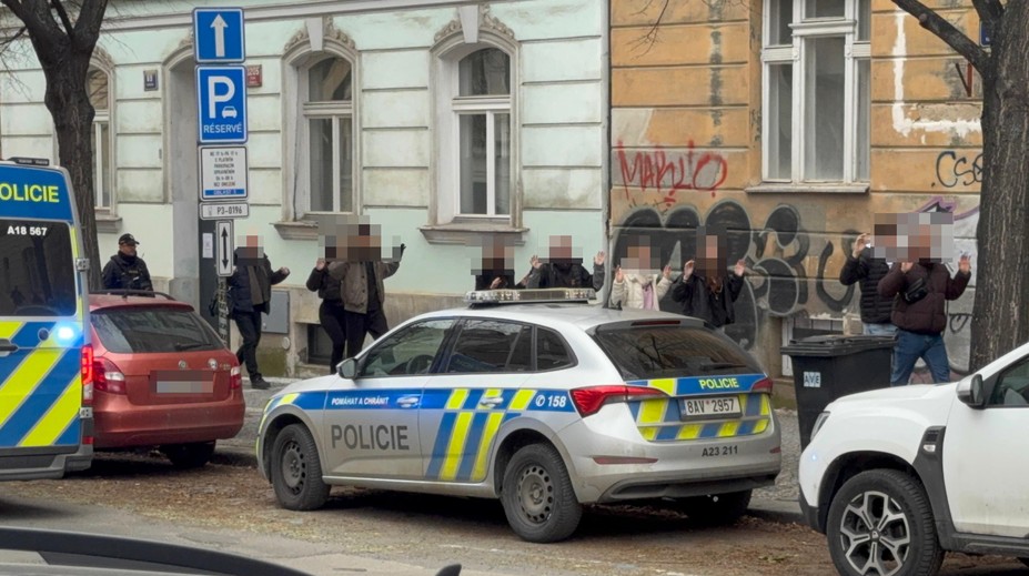 Policie odložila případ nahlášení střelby na pražské škole. Učitel byl nepříčetný