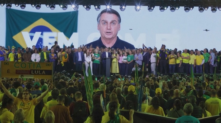 Flavio Bolsonaro zahájil prezidentskou kampaň. Pomáhá mu digitální avatar jeho otce