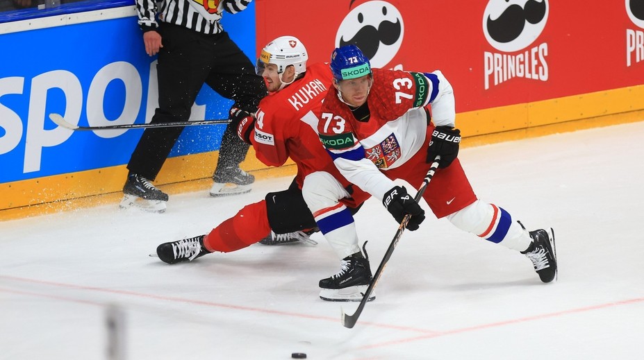 FINÁLE MS ON-LINE: První třetina bez branek, šance na obou stranách