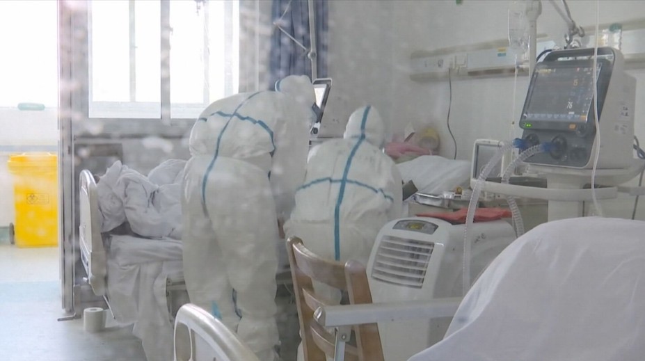 Za pátek přibylo 55 224 nakažených. Roste počet hospitalizovaných pacientů