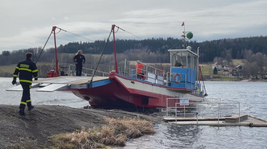 Ve Frymburku přestavují lodní přívozy. Vrtule bude pohánět elektřina