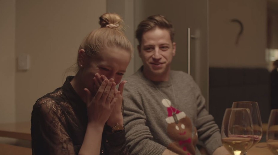 Kadeřávková práskla, co ráda dělá s chlapy! Červenala se až za ušima