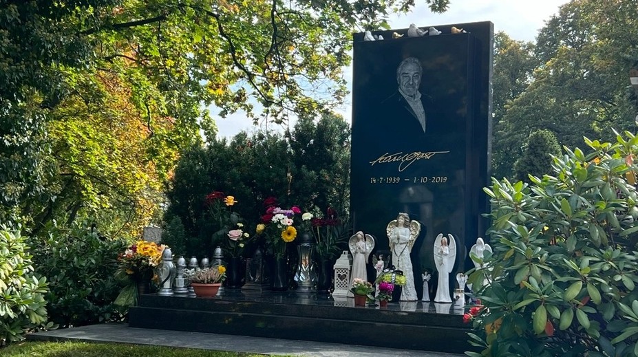 Návštěva na Bertramce a vzkazy u hrobu: Karel Gott zemřel před třemi lety