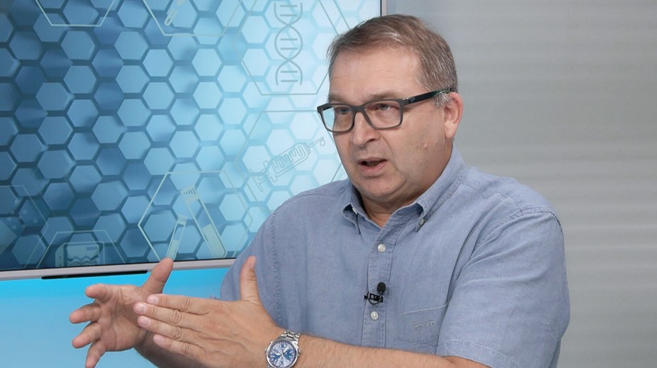 Záhadnou nemocí trpí až desetina žen. Hrozí jim bolesti a neplodnost, popsal lékař
