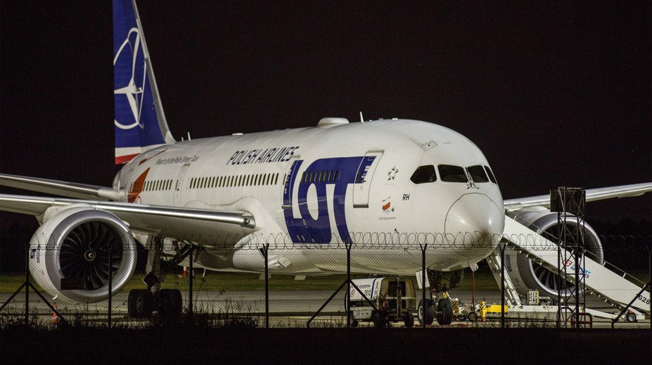 Letadlo do Prahy ve vážných problémech. Muselo se otočit