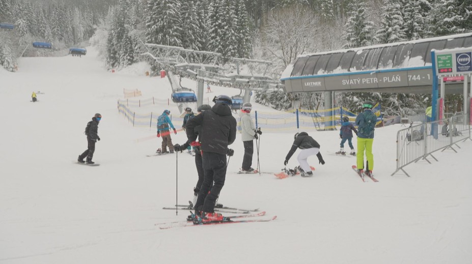 Lyžařská sezona se naplno rozjíždí. Přibývá ale i zásahů horské služby