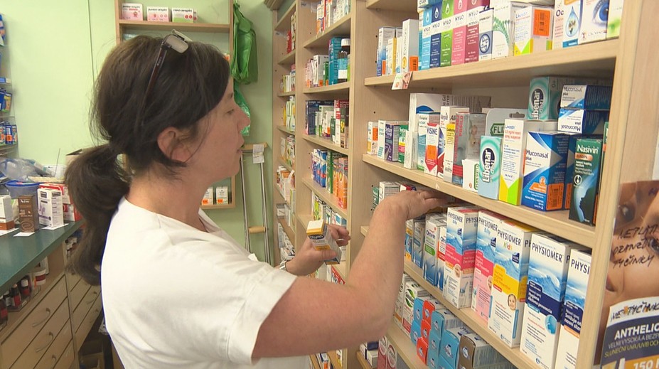 Ministr Válek radil, kde sehnat sirupy pro děti. K dostání ale stále nikde nejsou