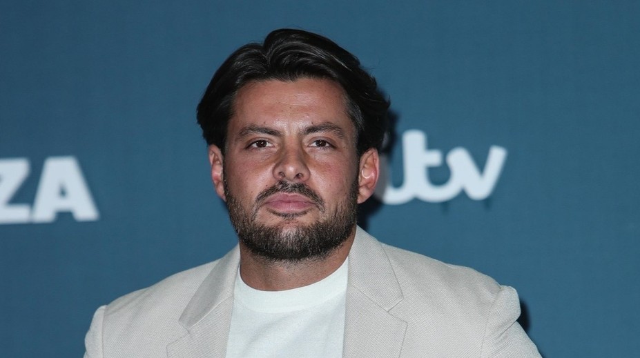 Ngôi sao truyền hình gây sốc với tin tức bất ngờ. Anh mắc phải hai căn bệnh nguy hiểm