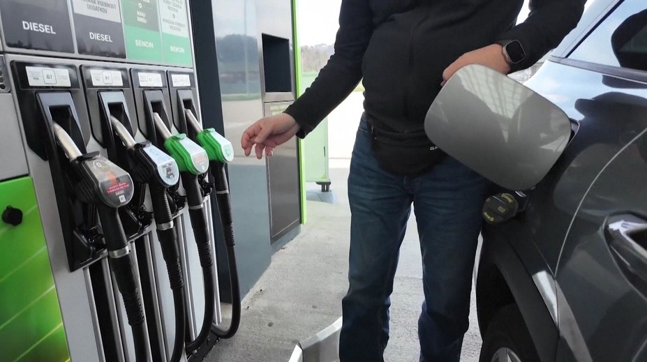 Slovensko přitvrzuje. Češi tam za naftu budou platit ještě víc