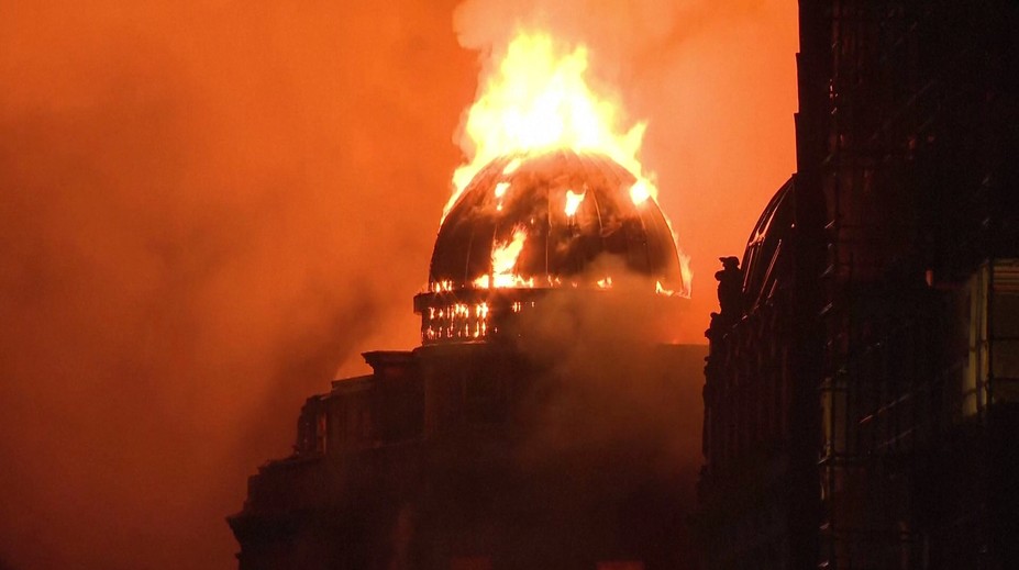 Hỏa hoạn lớn tại nhà ga chính ở Glasgow