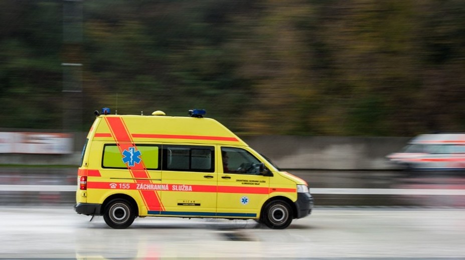 Chemická látka nalitá do kočárku poleptala matku i kojence. Oba skončili v nemocnici