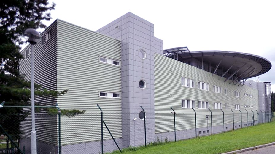 Lidé volají po otevření "tajné" nemocnice. Vojáci řekli, proč to nejde