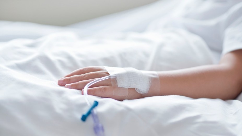 Na dovolené na Tenerife si stěžovala na bolest ucha. Za pár dní žena upadla do kómatu