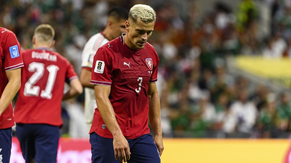 Česká reprezentace se sype jako dům z karet. V nároďáku končí zkušený bek