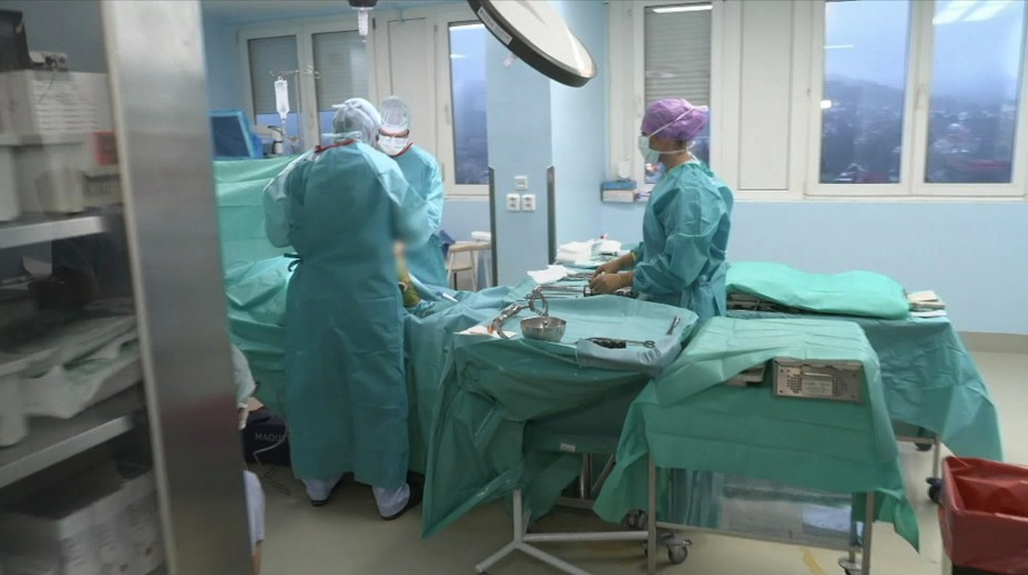 Tisícům zdravotníků se mají zvednout platy. Změnu ale doprovází chaos