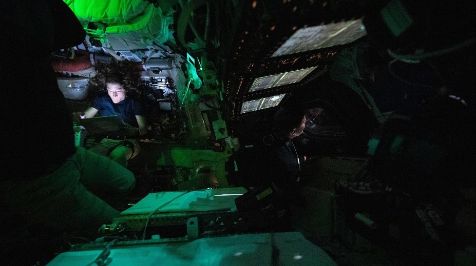 Poplach ve vesmírné lodi. Posádku vyděsilo hlášení, které mohlo znamenat konec