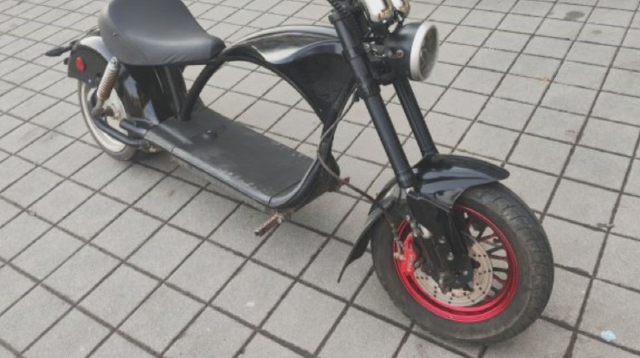 Muž vjel na koloběžce na dálnici. Policistům vyrazil svým vysvětlením dech