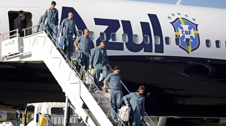 Brazilci před odletem na MS vytáhli zajímavý rituál. Pokřtili své letadlo