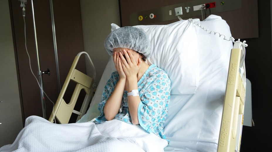 Žena si myslela, že za její problémy mohou hormony. Skončila ve vážném stavu