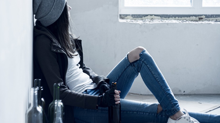 Alarmující čísla. Denně pije alkohol milion Čechů, vyléčí se jen třetina