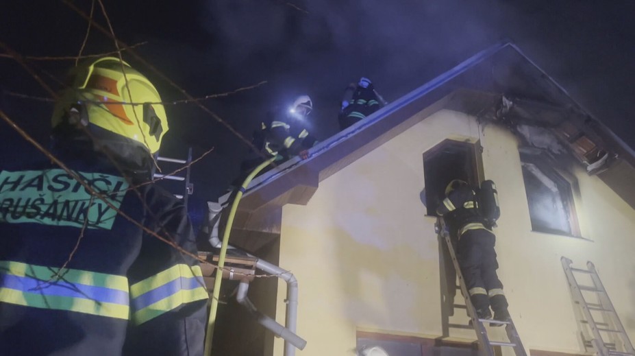 Přibývá požárů od kamen a krbů. Často za to může jejich neodborná instalace