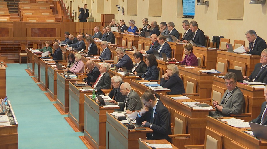 Vládní poslanci přehlasovali Senát a prosadili rozvolnění rozpočtových pravidel