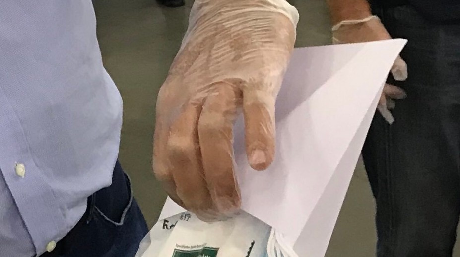 Roušky mi nepřišly, stěžuje si důchodkyně. Na koho se obrátit?