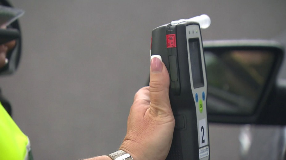 Policie zastavila dva opilé řidiče. Jeden putoval rovnou do cely