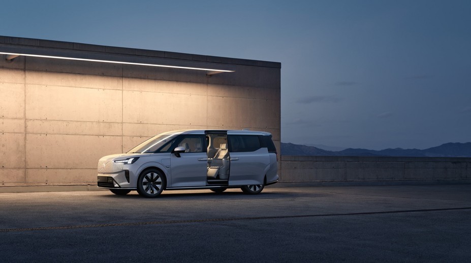 Úžasný obývák na kolech. Volvo ukazuje, že segment rodinných MPV není mrtvý