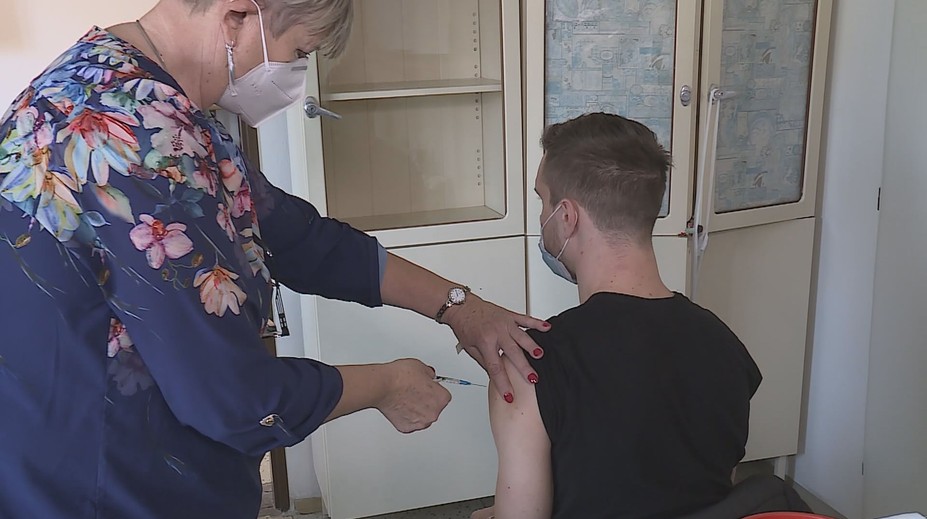 Lidé mají velký zájem o očkování. Do některých obcí už vyjel mobilní tým