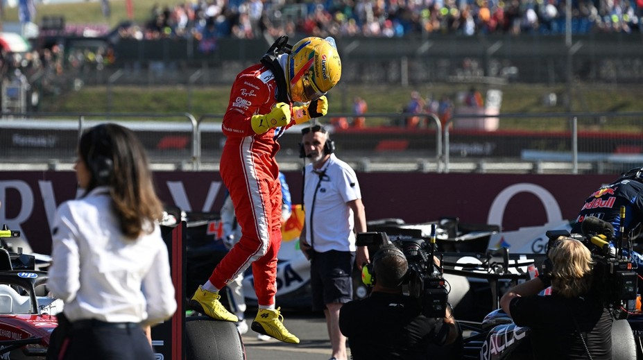 Hamilton rozpálil Silverstone! Doma urval pole position o 11 tisícin