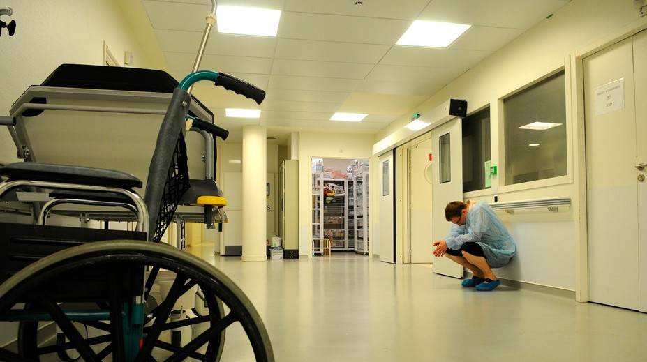 Prudce přibývá respiračních nákaz. Nemocnice už zavádějí první opatření