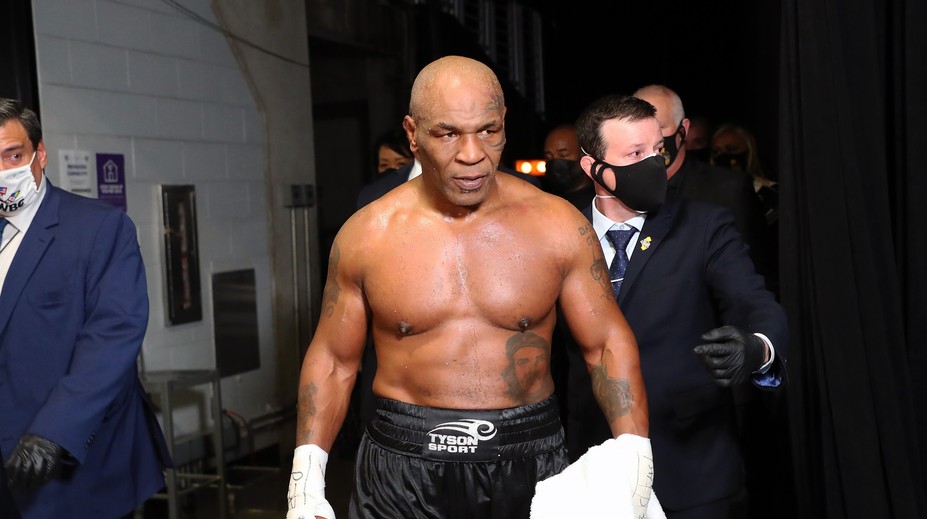Tyson se málem rval dvakrát. Po zápase ho napadl drzý fanoušek