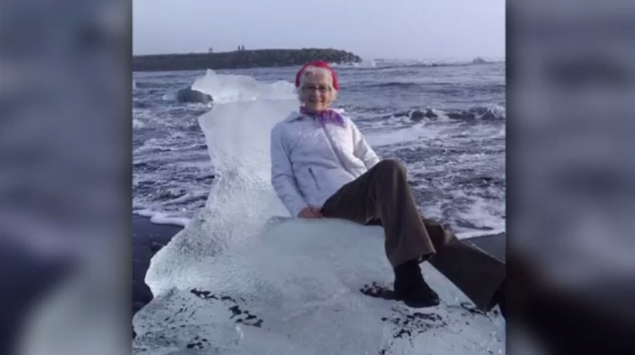 Chtěla si udělat selfie na kusu ledu. Skončila na otevřeném moři