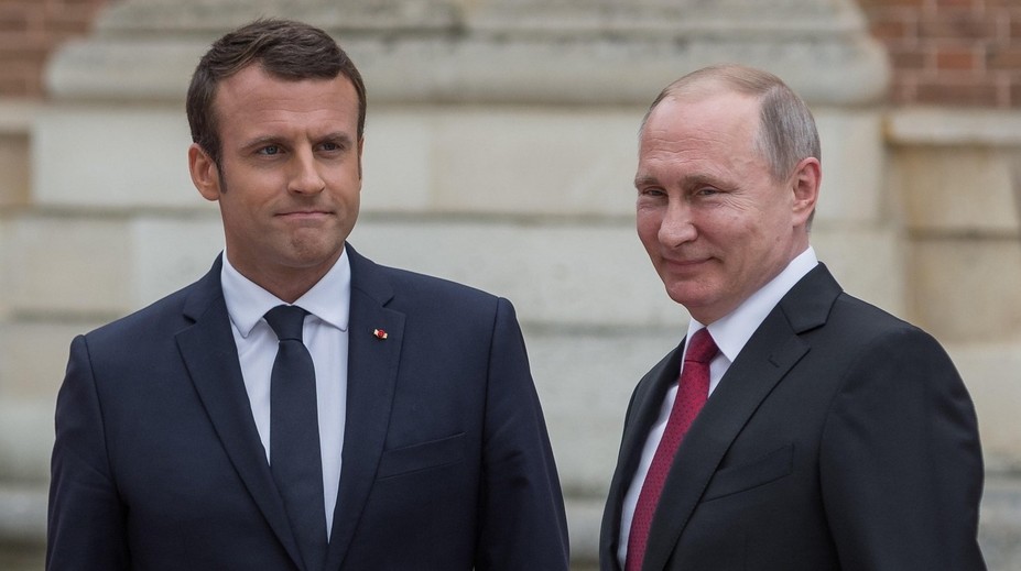 Musíme se připravit na jednání o míru a zárukách pro Putina, vyzval Macron