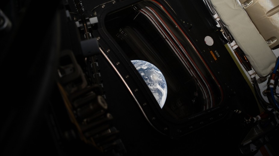 Các phi hành gia của nhiệm vụ Artemis gửi những bức ảnh đầu tiên từ không gian.