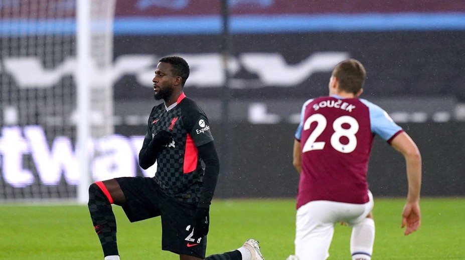Konec poklekání před zápasem? Premier League přišla se zásadní změnou