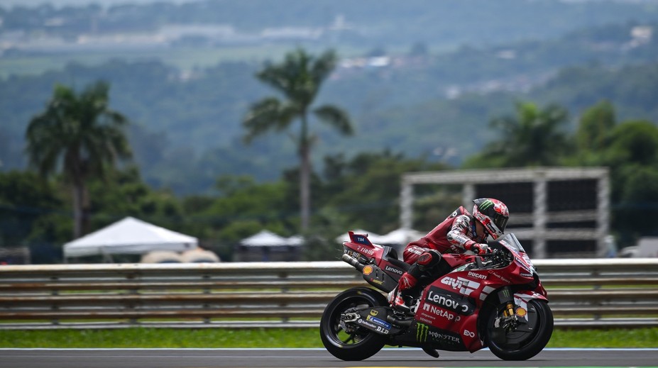 MotoGP bojuje s komplikací. Program odložila obří díra na trati