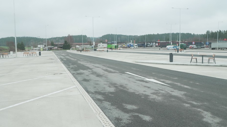 V Rozvadově otevřeli největší odpočívadlo v ČR. Přibyla místa pro 200 kamionů