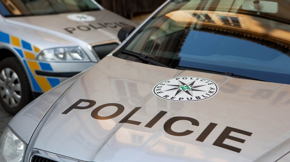 Người đàn ông báo rằng bạn gái của anh ta đã ngã vào dao, nhưng thực tế lại khác