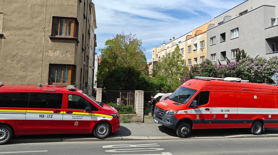 Pyrotechnický zásah v Praze: V Nuslích našli prudké jedy a radioaktivní látku