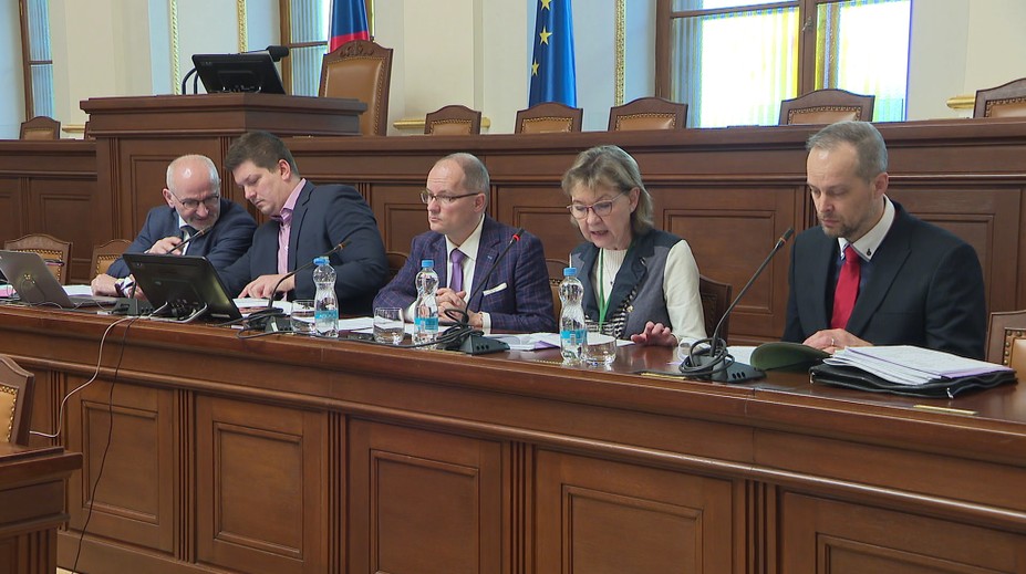 Žádné další peníze pro vědu nebo obranu. Sněmovna jednala o státním rozpočtu