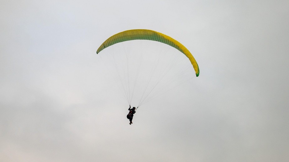 Ve Slovinsku havaroval český paraglidista. Těžce zraněný šplhal pro pomoc
