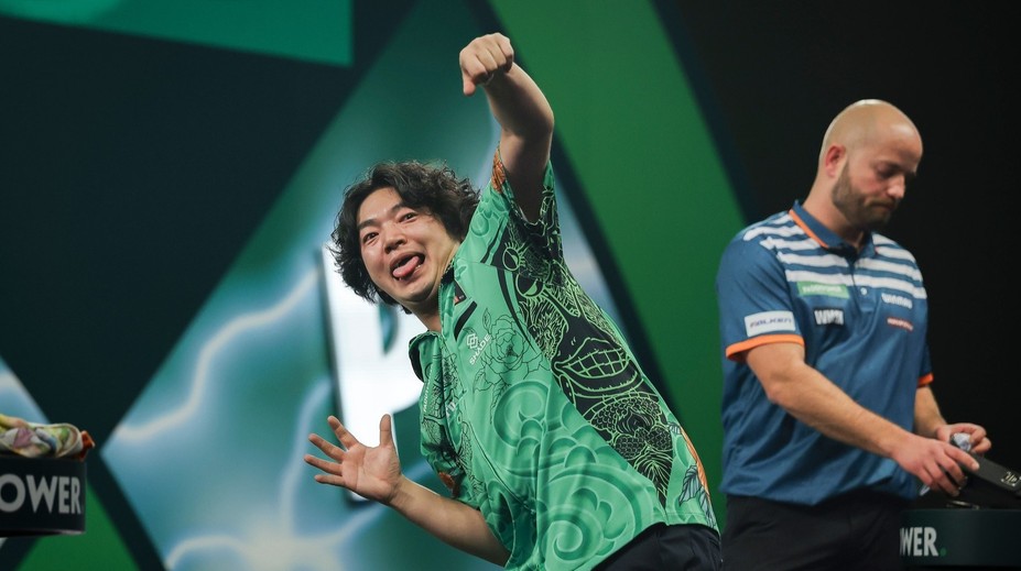 Čím více tancuji, tím lépe házím. Japonec si na MS získal fanoušky