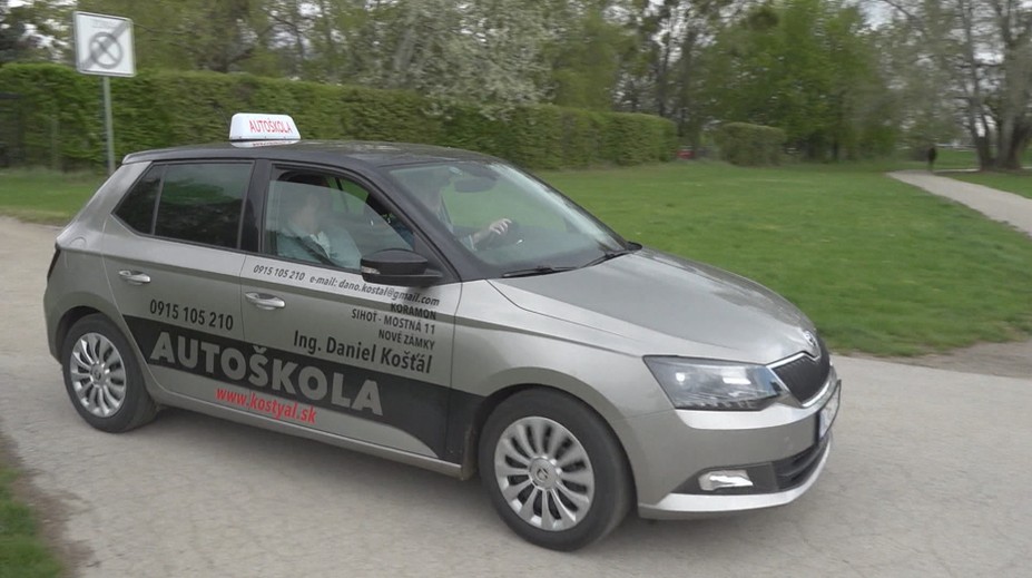 Slovensko zpřísní cestu k řidičáku. Bez základní školy ho už lidé nezískají