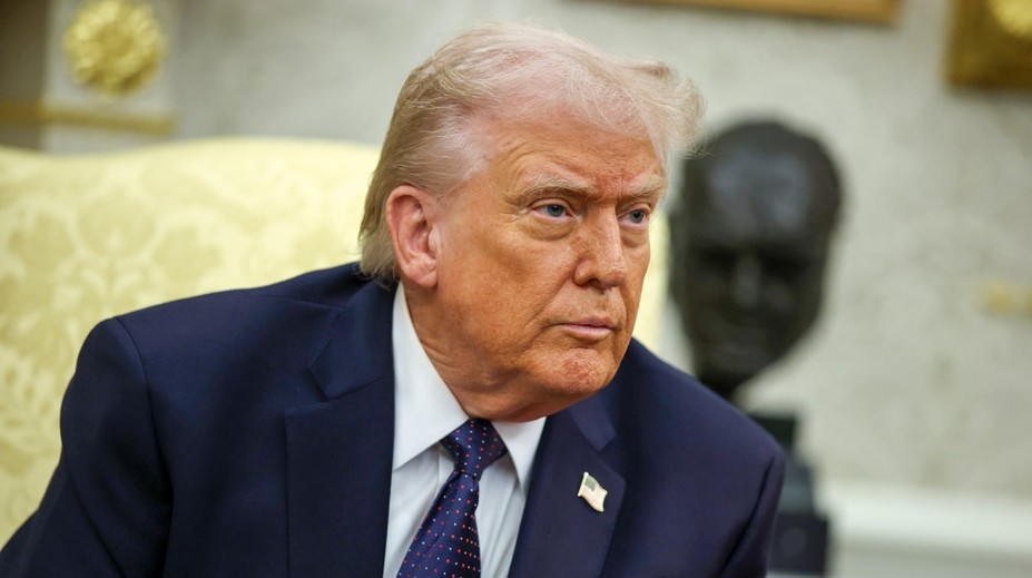 Trump náhle v živém vysílání přerušil svůj projev. Sháněl lékařskou pomoc