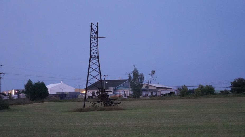 Dálnice D1 stála v obou směrech. Spadlo na ni elektrické vedení