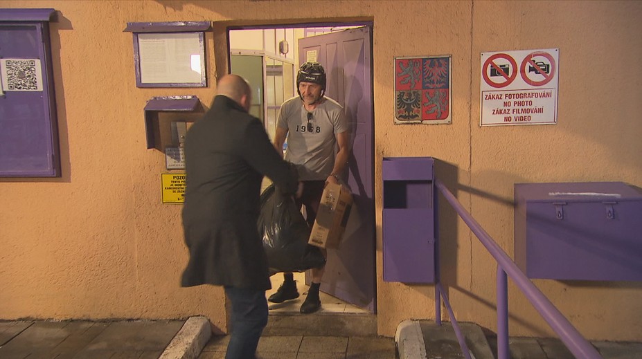 Jsem vážně nemocný, tvrdil u soudu Janoušek. Teď závodí na kole a jezdí na jachtě
